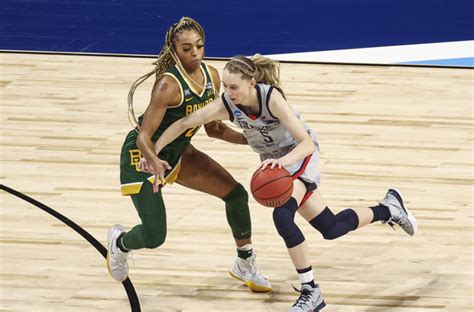 paige bueckers vs baylor